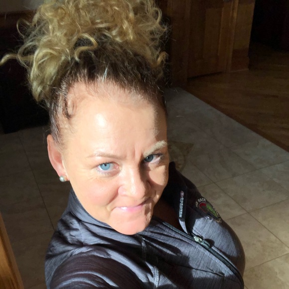 Meet your Posher, Dawn - Picture 2 of 5